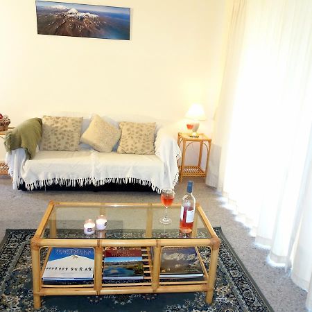 Smokebush Cottage - Holiday Home Exclusively Yours Turangi Eksteriør billede