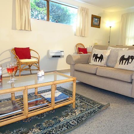 Smokebush Cottage - Holiday Home Exclusively Yours Turangi Eksteriør billede