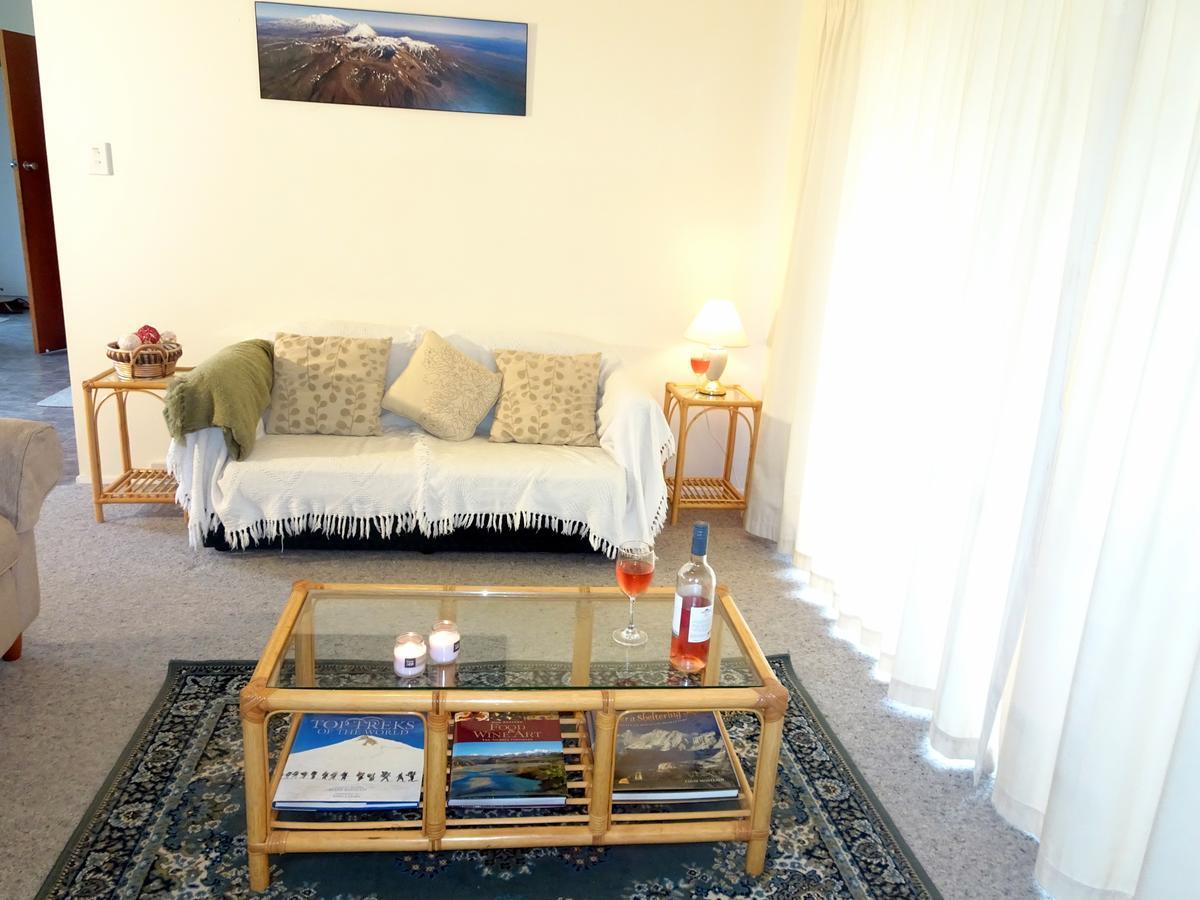 Smokebush Cottage - Holiday Home Exclusively Yours Turangi Eksteriør billede