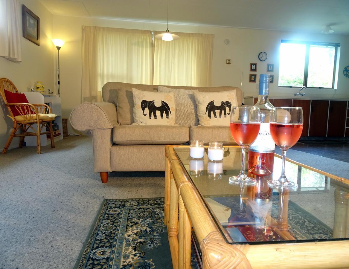 Smokebush Cottage - Holiday Home Exclusively Yours Turangi Eksteriør billede